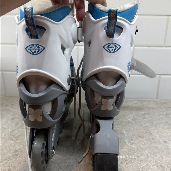 Blade Runner Girl’s Inline Skates Adjusts in Size as kid grows! US 5-8. Like New - Picture 2 of 15